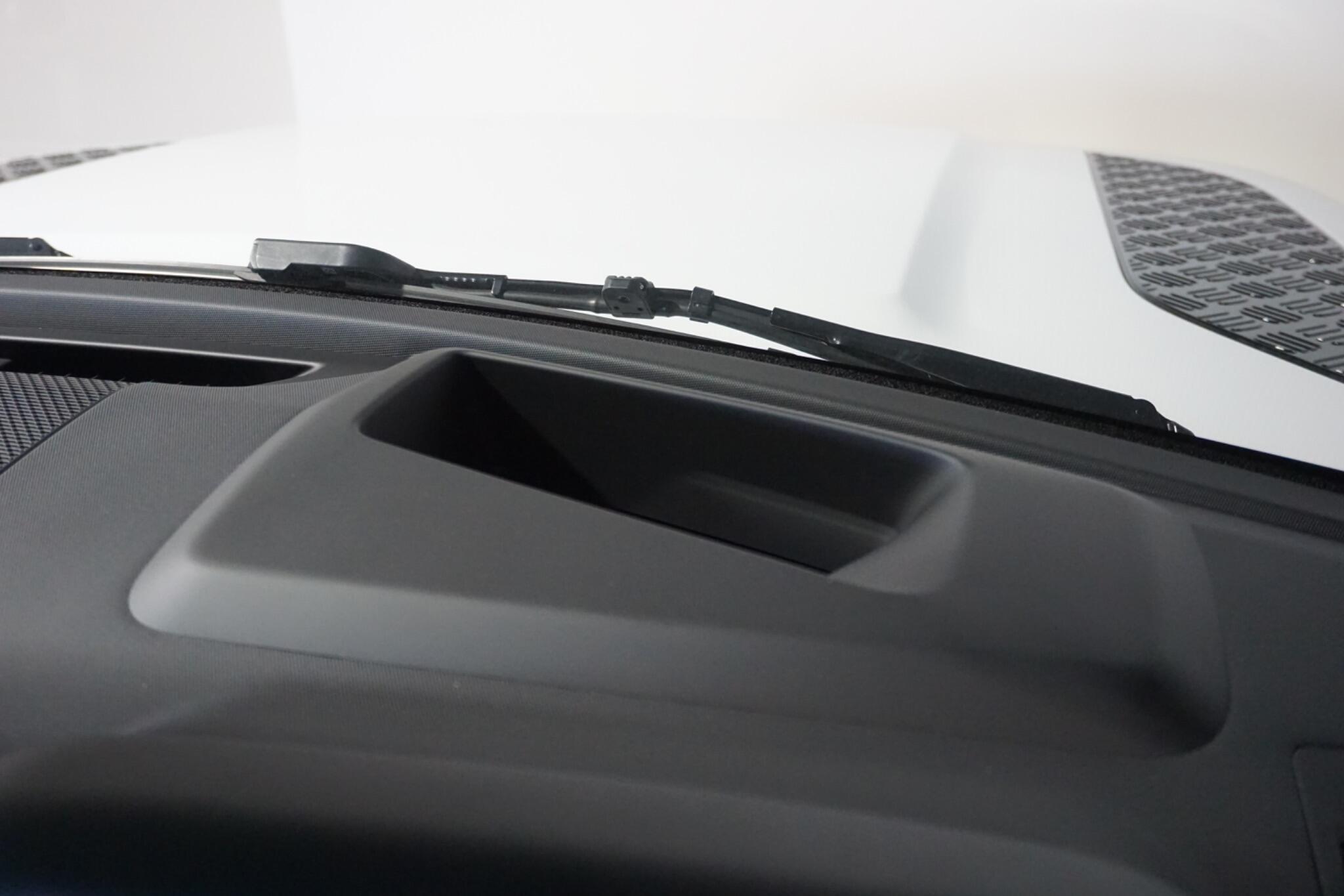 Land Rover Defender 110 2.0 P400e 15.4kWh X-Dynamic HSE SUV 5dr Petrol Plug-in Hybrid Auto 4WD Euro 6 (s/s) (404 ps)